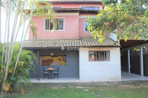Casa à venda com 135m², 4 quartos, 1 suíte, 3 vagas no bairro Campeche em Florianópolis