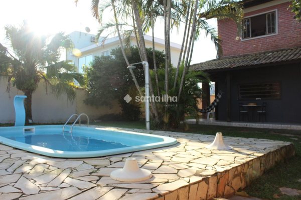 Casa à venda com 135m², 4 quartos, 1 suíte, 3 vagas no bairro Campeche em Florianópolis
