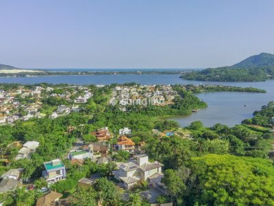 Casa à venda com 750m², 3 quartos, 3 suítes, 3 vagas no bairro Lagoa da Conceição em Florianópolis - Foto 4