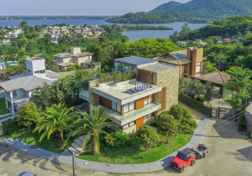 Casa à venda com 750m², 3 quartos, 3 suítes, 3 vagas no bairro Lagoa da Conceição em Florianópolis - Foto 1