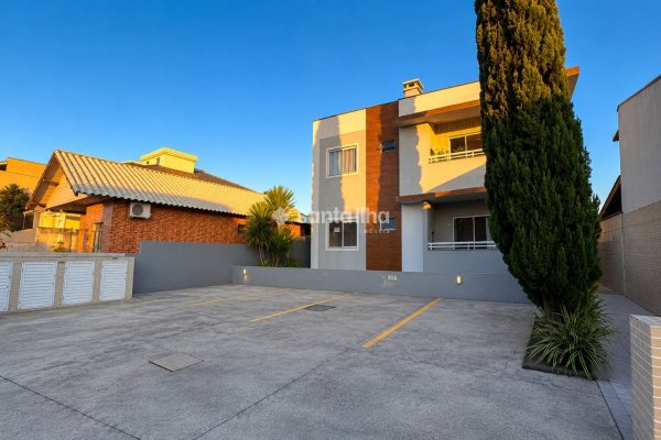 Apartamento à venda com 67m², 2 quartos, 1 vaga no bairro Carianos em Florianópolis
