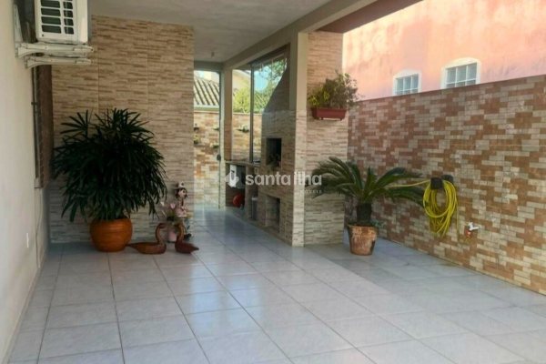 Casa à venda com 110m², 3 quartos, 1 suíte, 1 vaga no bairro Rio Tavares em Florianópolis