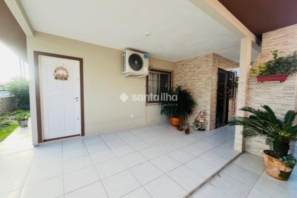 Casa à venda com 110m², 3 quartos, 1 suíte, 1 vaga no bairro Rio Tavares em Florianópolis