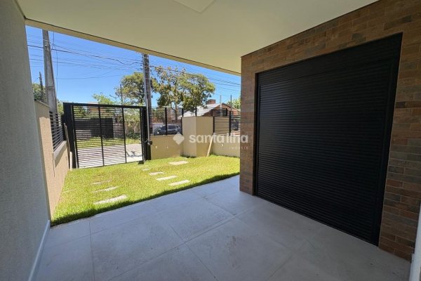 Casa à venda com 208m², 4 quartos, 3 suítes, 1 vaga no bairro Campeche em Florianópolis