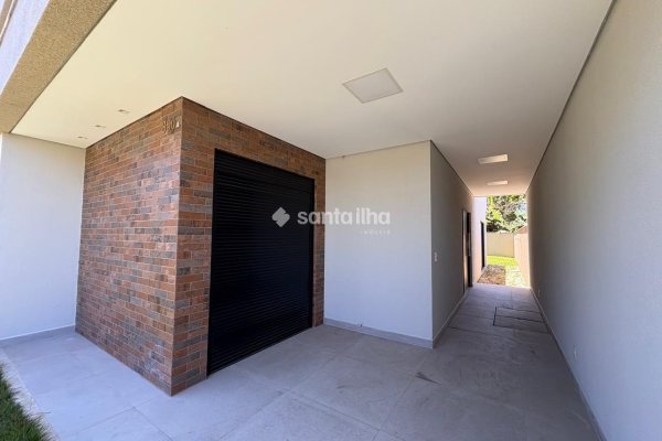 Casa à venda com 208m², 4 quartos, 3 suítes, 1 vaga no bairro Campeche em Florianópolis