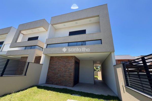 Casa à venda com 208m², 4 quartos, 3 suítes, 1 vaga no bairro Campeche em Florianópolis