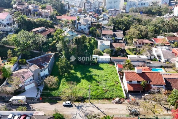 Terreno à venda com 750m² no bairro Trindade em Florianópolis