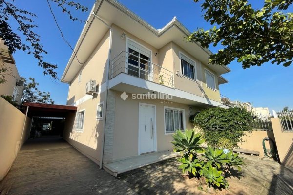 Casa à venda com 195m², 3 quartos, 1 suíte, 3 vagas no bairro Campeche em Florianópolis