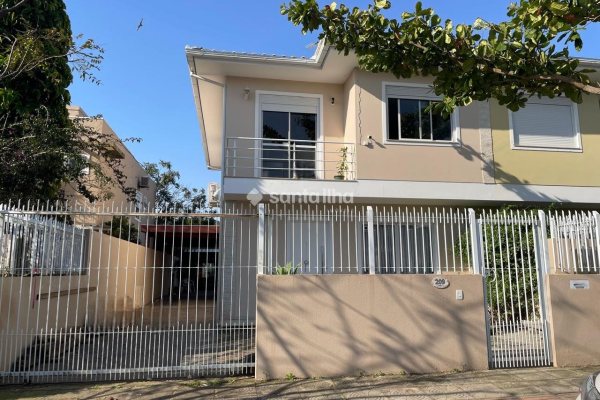 Casa à venda com 195m², 3 quartos, 1 suíte, 3 vagas no bairro Campeche em Florianópolis