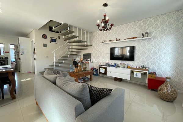 Casa à venda com 195m², 3 quartos, 1 suíte, 3 vagas no bairro Campeche em Florianópolis