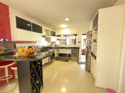 Casa à venda com 195m², 3 quartos, 1 suíte, 3 vagas no bairro Campeche em Florianópolis - Foto 8