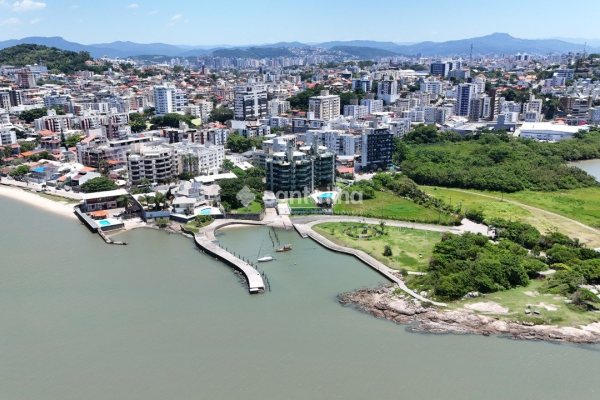 Apartamento à venda com 299m², 4 quartos, 4 suítes, 3 vagas no bairro Coqueiros em Florianópolis
