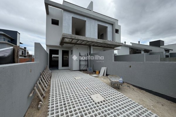 Casa à venda com 131m², 2 quartos, 2 suítes, 1 vaga no bairro Campeche em Florianópolis
