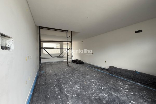 Casa à venda com 131m², 2 quartos, 2 suítes, 1 vaga no bairro Campeche em Florianópolis