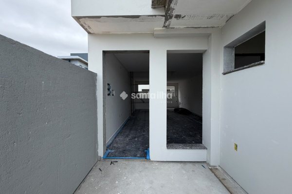 Casa à venda com 131m², 2 quartos, 2 suítes, 1 vaga no bairro Campeche em Florianópolis