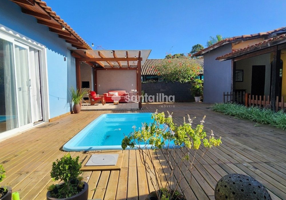 Casa à venda com 180m², 3 quartos, 1 suíte, 5 vagas no bairro Campeche em Florianópolis - Foto 1