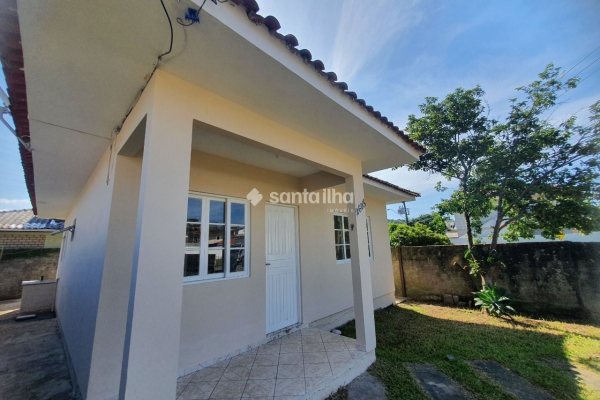 Casa à venda com 64m², 3 quartos, 1 vaga no bairro Tapera em Florianópolis