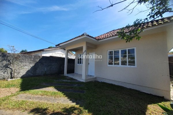 Casa à venda com 64m², 3 quartos, 1 vaga no bairro Tapera em Florianópolis