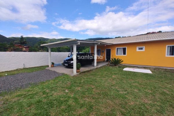 Casa à venda com 105m², 3 quartos, 1 suíte, 4 vagas no bairro Ribeirão da Ilha em Florianópolis
