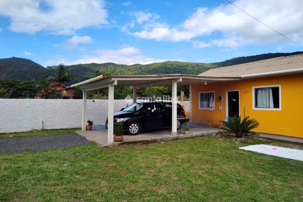 Casa à venda com 105m², 3 quartos, 1 suíte, 4 vagas no bairro Ribeirão da Ilha em Florianópolis