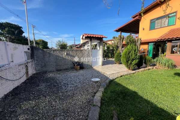 Casa à venda com 513m², 4 quartos, 2 suítes, 2 vagas no bairro Campeche em Florianópolis