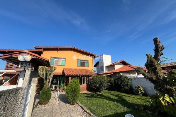 Casa à venda com 513m², 4 quartos, 2 suítes, 2 vagas no bairro Campeche em Florianópolis