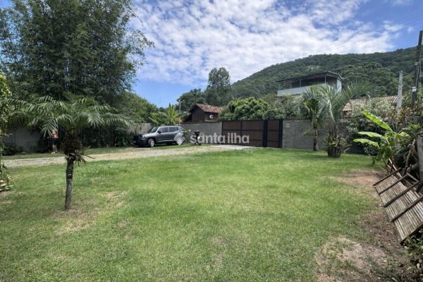 Casa à venda com 250m², 4 quartos, 2 suítes, 4 vagas no bairro Açores em Florianopolis