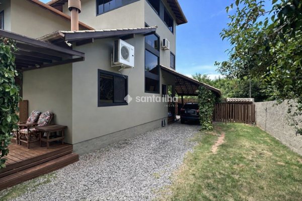Casa à venda com 250m², 4 quartos, 2 suítes, 4 vagas no bairro Açores em Florianopolis