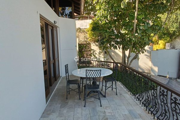 Casa à venda com 269m², 3 quartos, 3 suítes, 8 vagas no bairro Centro em Florianópolis