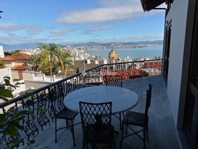 Casa à venda com 269m², 3 quartos, 3 suítes, 8 vagas no bairro Centro em Florianópolis - Foto 16