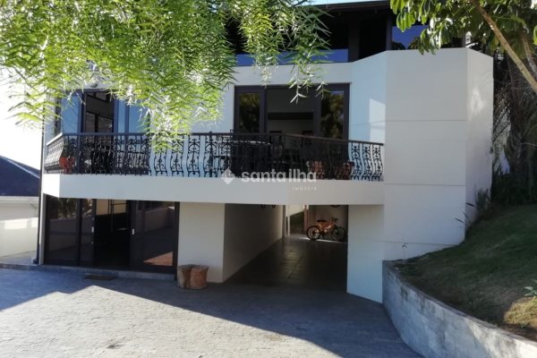 Casa à venda com 269m², 3 quartos, 3 suítes, 8 vagas no bairro Centro em Florianópolis