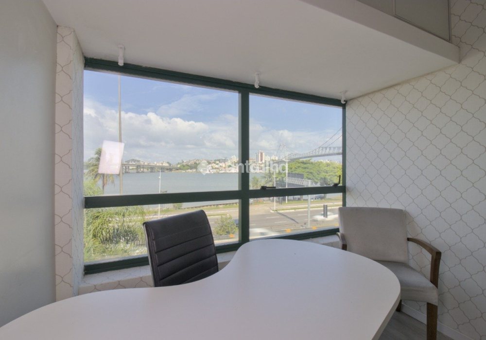 Sala/Conjunto à venda com 61m², 1 vaga no bairro Centro em Florianópolis - Foto 1