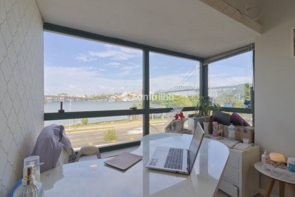 Sala/Conjunto à venda com 61m², 1 vaga no bairro Centro em Florianópolis