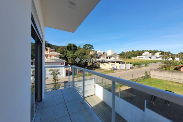 Casa para alugar com 140m², 3 quartos, 1 suíte, 1 vaga no bairro Campeche em Florianópolis