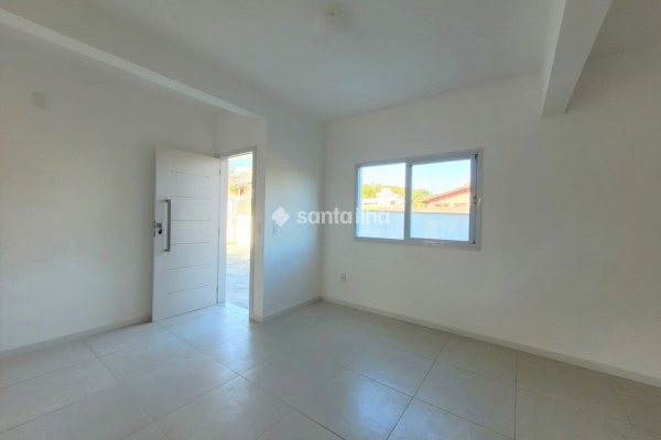 Casa para alugar com 140m², 3 quartos, 1 suíte, 1 vaga no bairro Campeche em Florianópolis
