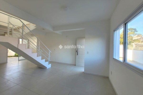 Casa para alugar com 140m², 3 quartos, 1 suíte, 1 vaga no bairro Campeche em Florianópolis