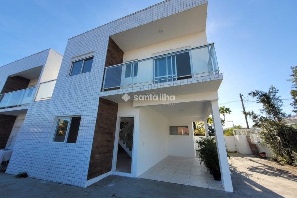 Casa para alugar com 140m², 3 quartos, 1 suíte, 1 vaga no bairro Campeche em Florianópolis