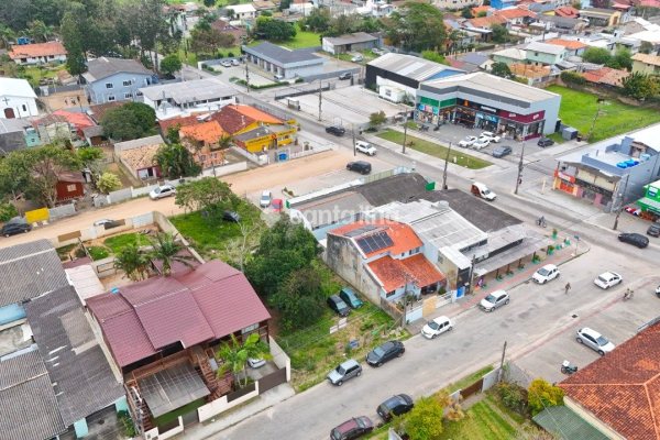 Terreno à venda com 600m², 1 vaga no bairro Morro das Pedras em Florianópolis