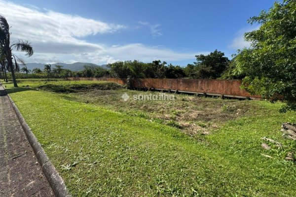 Terreno à venda com 453m² no bairro Pântano do Sul em Florianópolis