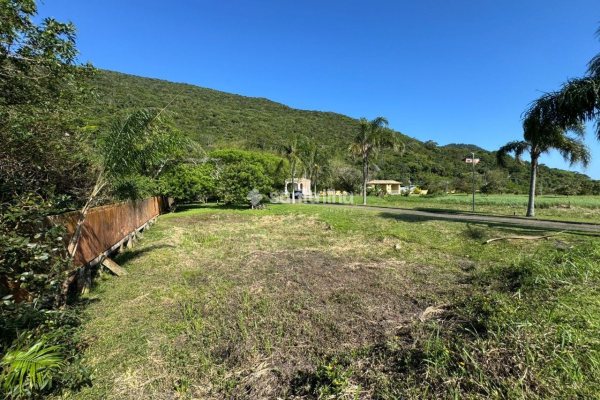 Terreno à venda com 453m² no bairro Pântano do Sul em Florianópolis