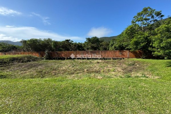 Terreno à venda com 453m² no bairro Pântano do Sul em Florianópolis
