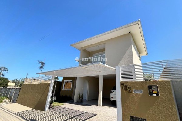 Casa à venda com 170m², 4 quartos, 1 suíte, 2 vagas no bairro Campeche em Florianópolis