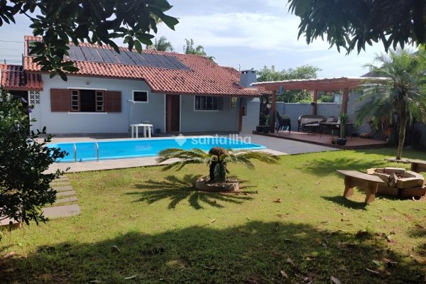 Casa à venda com 150m², 3 quartos, 2 suítes, 3 vagas no bairro Campeche em Florianópolis