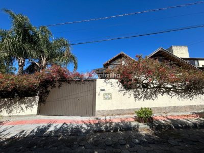 Casa à venda com 224m², 3 quartos, 3 suítes, 3 vagas no bairro Rio Tavares em Florianópolis - Foto 28