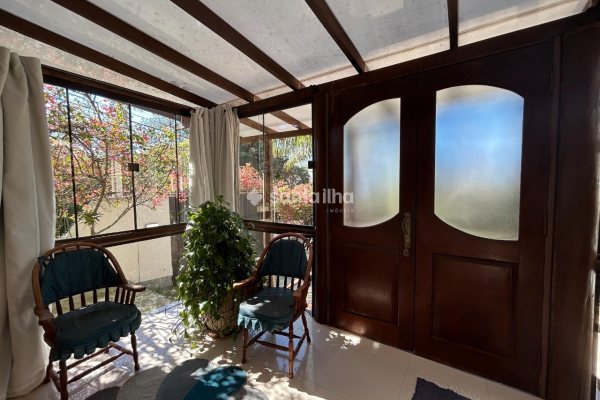 Casa à venda com 224m², 3 quartos, 3 suítes, 3 vagas no bairro Rio Tavares em Florianópolis