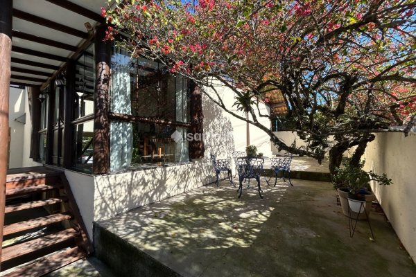 Casa à venda com 224m², 3 quartos, 3 suítes, 3 vagas no bairro Rio Tavares em Florianópolis