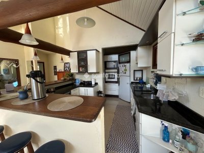 Casa à venda com 224m², 3 quartos, 3 suítes, 3 vagas no bairro Rio Tavares em Florianópolis - Foto 8
