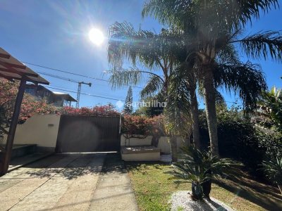Casa à venda com 224m², 3 quartos, 3 suítes, 3 vagas no bairro Rio Tavares em Florianópolis - Foto 27