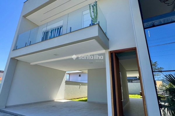 Casa à venda com 221m², 3 quartos, 3 suítes, 2 vagas no bairro Campeche em Florianópolis