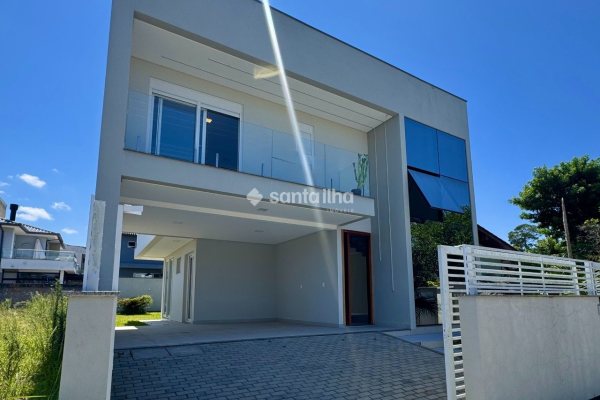 Casa à venda com 221m², 3 quartos, 3 suítes, 2 vagas no bairro Campeche em Florianópolis